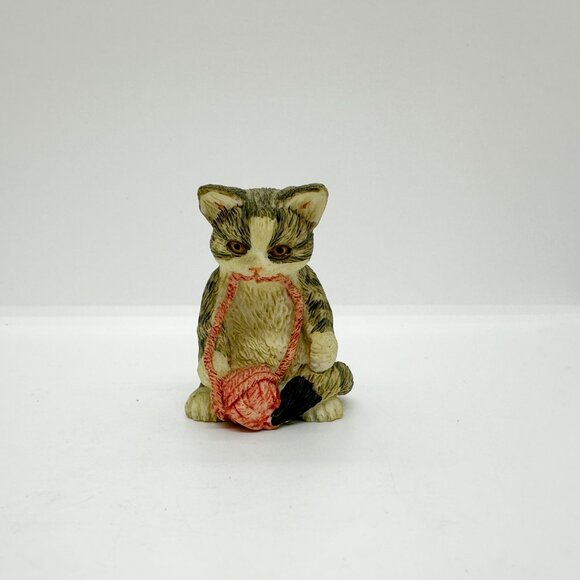 Vintage Set Resin Tabby Cats Playing Yarn Kittens 90s - Picture 9 of 16